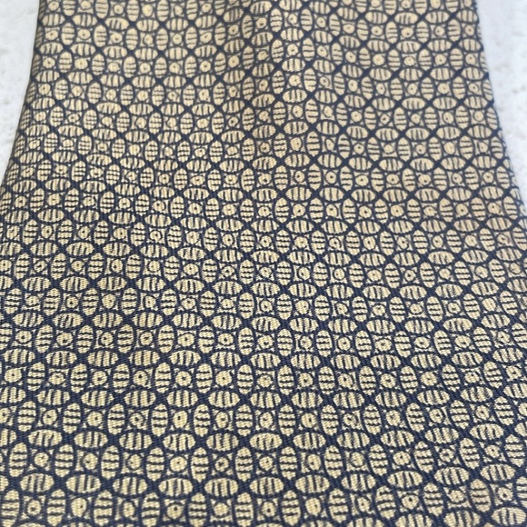 Hermes Paris 100% Silk Tie - Picture 2 of 5